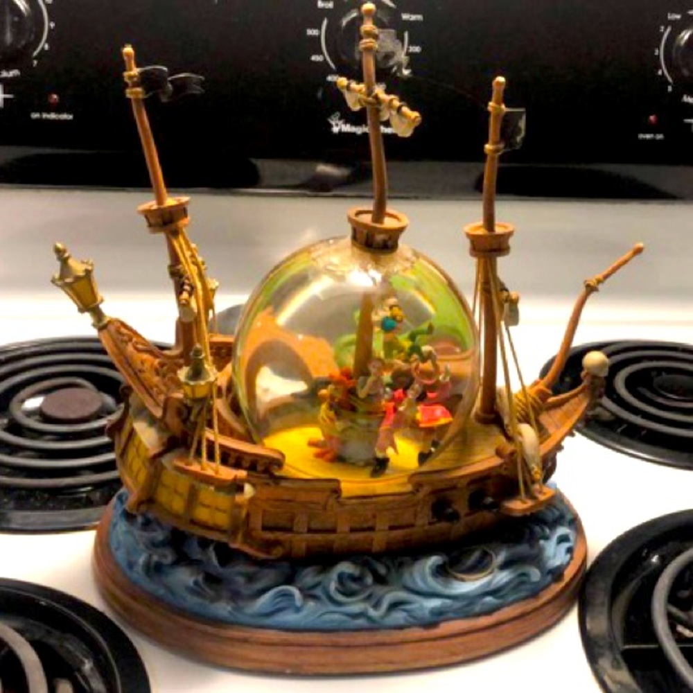 Peter Pan Snowglobe